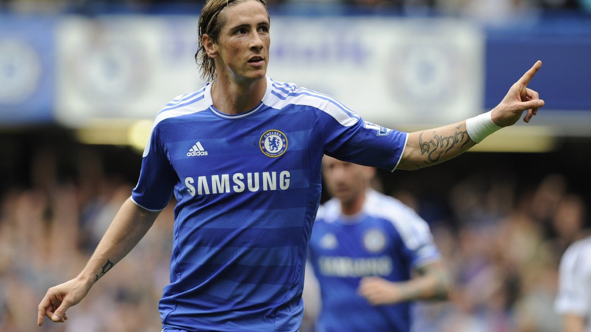 球场上的每一滴汗都是信仰,球场上的人都走光了,只剩下我一个修改病句